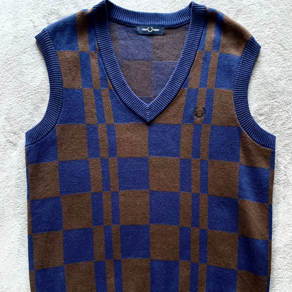 Fred Perry Heavy Checkered Cotton V-Neck Sweater Vest. Large.